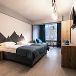 Blue Mountain Hotel