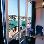 Hotel Blue Mountain